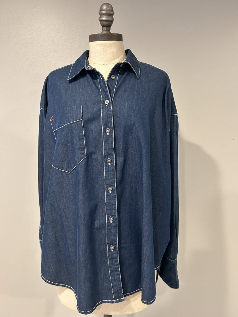 NWT! BDG Denim Shirt Women's Small Oversized Button Down Chest Pocket Size Small